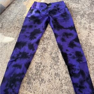 ALO Yoga Purple and Black Tie-Dye Leggings